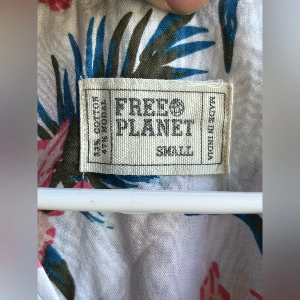 Free Planet | White and Pink Casual Button Down Shirt | Size Small - Picture 2 of 5